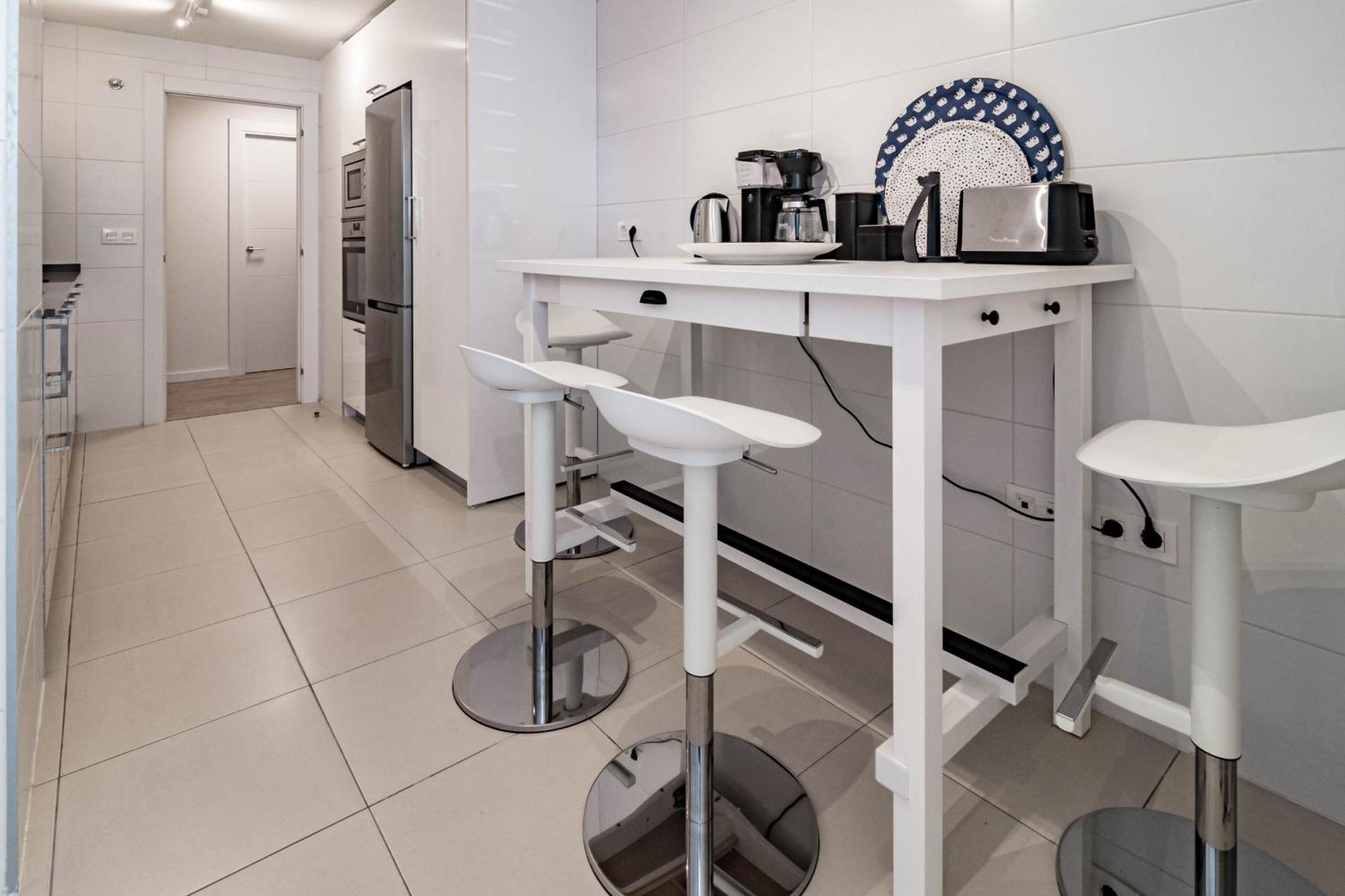 Jg36b- Luxury Penthouse With Spacious Balcony Apartment