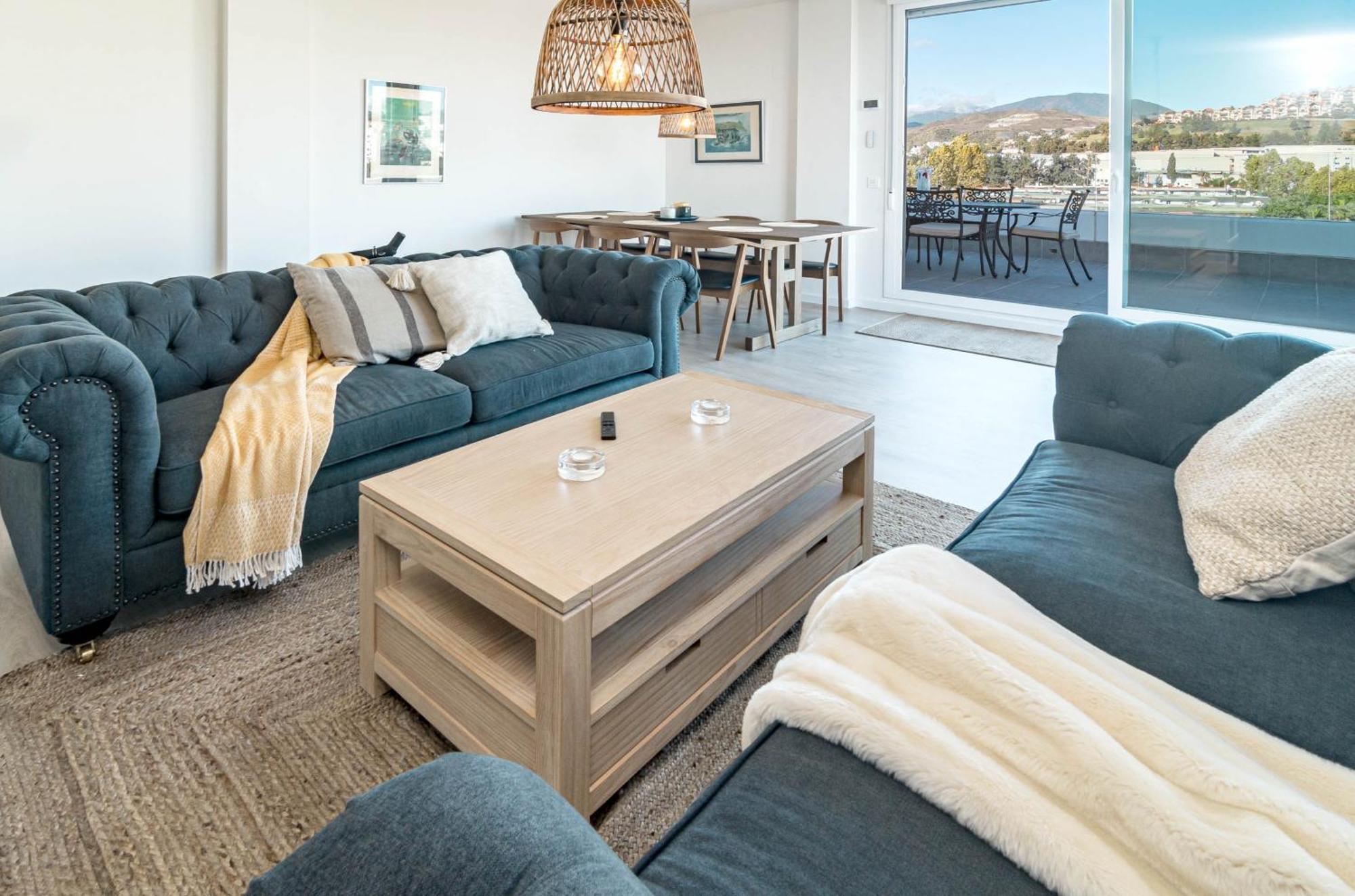 Jg36b- Luxury Penthouse With Spacious Balcony