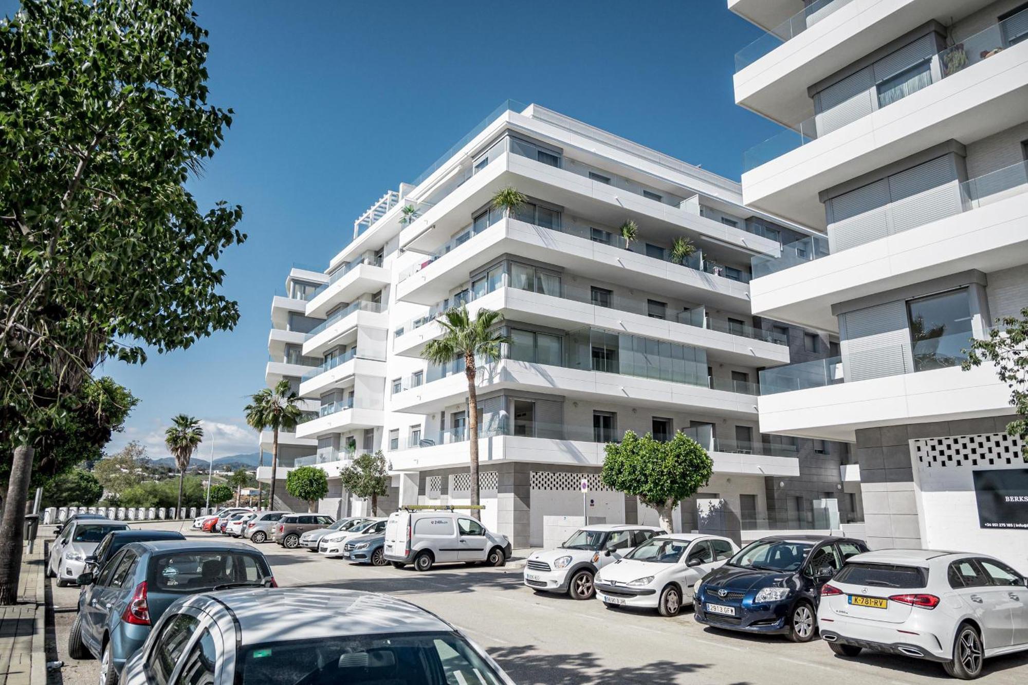 Jg36b- Luxury Penthouse With Spacious Balcony *